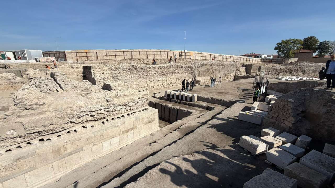Konya'da tarihin kapısı aralandı! 25 metrelik dev yapı gün yüzüne çıktı 9